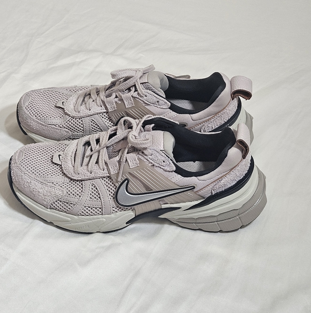NIKE V2K RUN 'PLATINUM VIOLET' Sz 8.5 - Picture 5 of 12